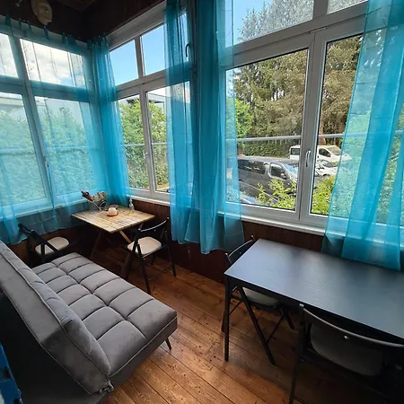 Apartment Grosszuegige Altbau-wohnung Mit Loggia & Gruenblick *