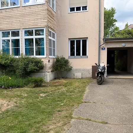 Apartment Grosszuegige Altbau-wohnung Mit Loggia & Gruenblick