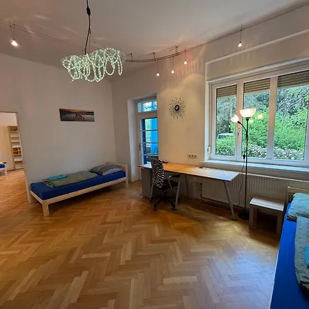 Apartment Grosszuegige Altbau-wohnung Mit Loggia & Gruenblick