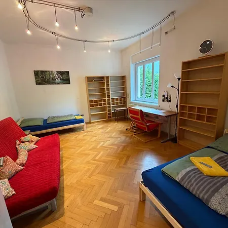 Grosszuegige Altbau-wohnung Mit Loggia & Gruenblick *