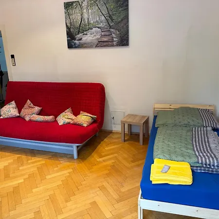 Lejlighed Grosszuegige Altbau-wohnung Mit Loggia & Gruenblick *
