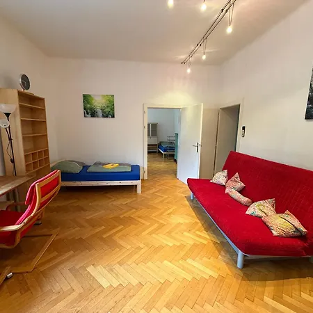 Grosszuegige Altbau-wohnung Mit Loggia & Gruenblick Apartment