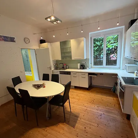 Grosszuegige Altbau-wohnung Mit Loggia & Gruenblick Apartment *