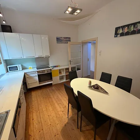 Grosszuegige Altbau-wohnung Mit Loggia & Gruenblick Apartment
