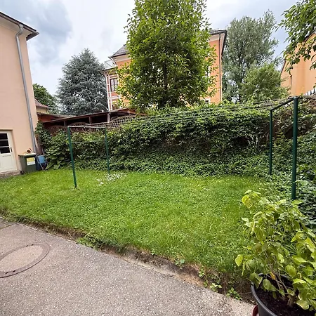 Lejlighed Grosszuegige Altbau-wohnung Mit Loggia & Gruenblick *