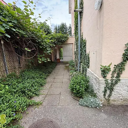 Grosszuegige Altbau-wohnung Mit Loggia & Gruenblick Lejlighed *
