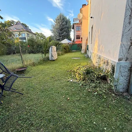 Grosszuegige Altbau-wohnung Mit Loggia & Gruenblick Apartment